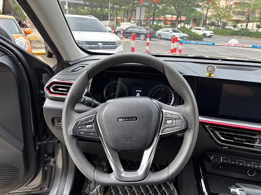 Changan Oshan X5 1.6 L CVT Luxury
