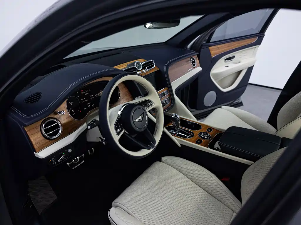 Bentayga 4.0 T V8 LWB Range Elegant Degree
