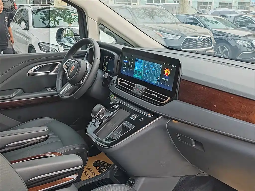 Hongqi HQ9 2.0 T Connected Flagship