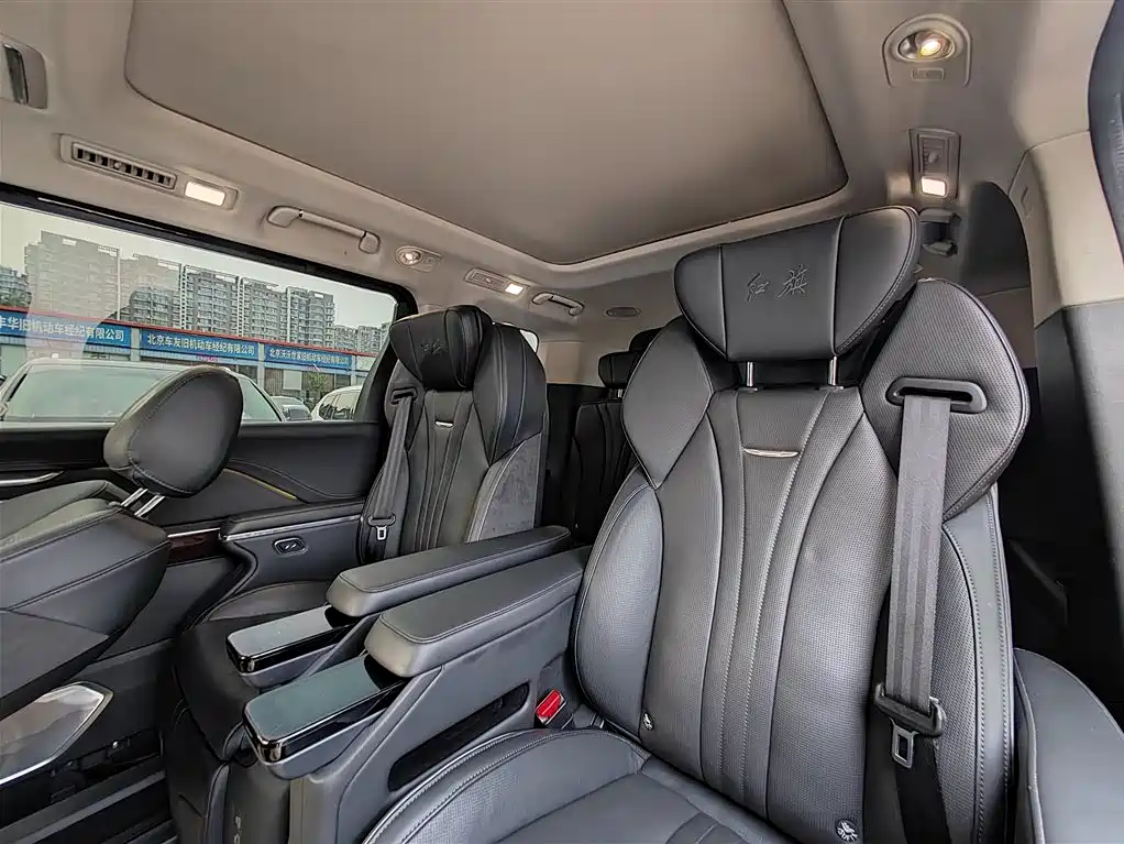 Hongqi HQ9 2.0 T Connected Flagship