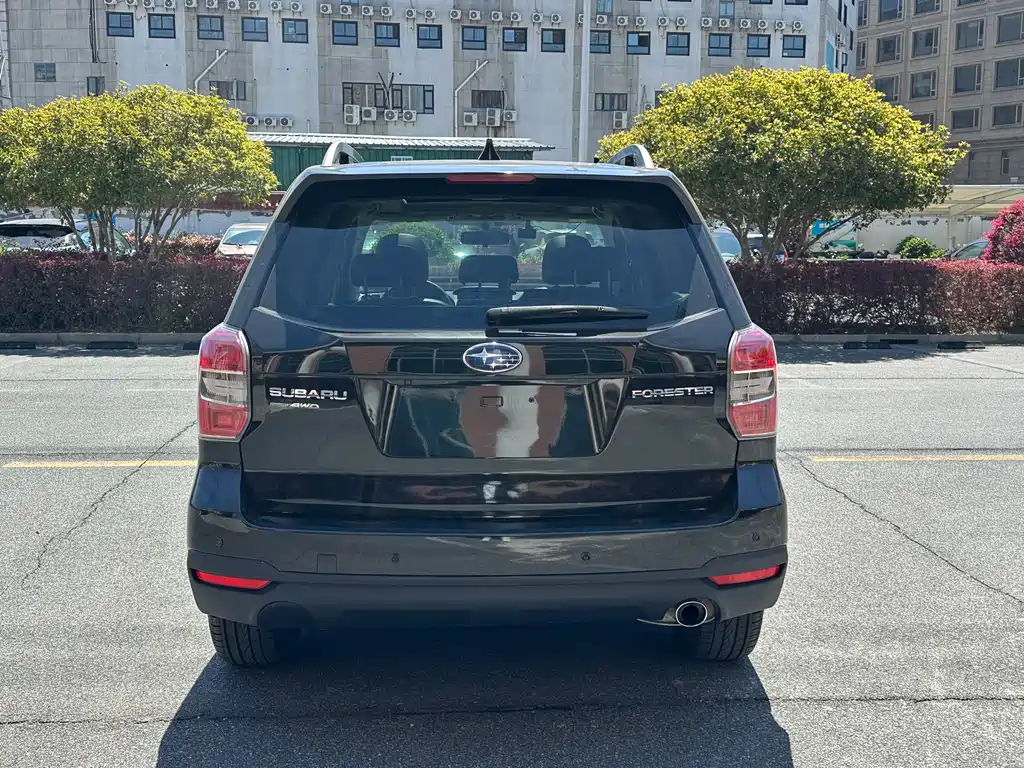 Forester 2.5 i Auto Distinguished