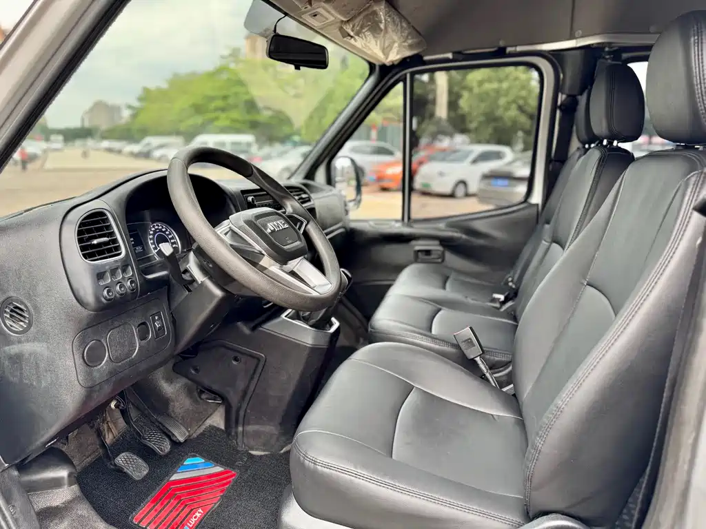 Transit Custom 2.8 T Space King Taurus SWB Mid High Roof 6-seat Diesel CN-VI JX493