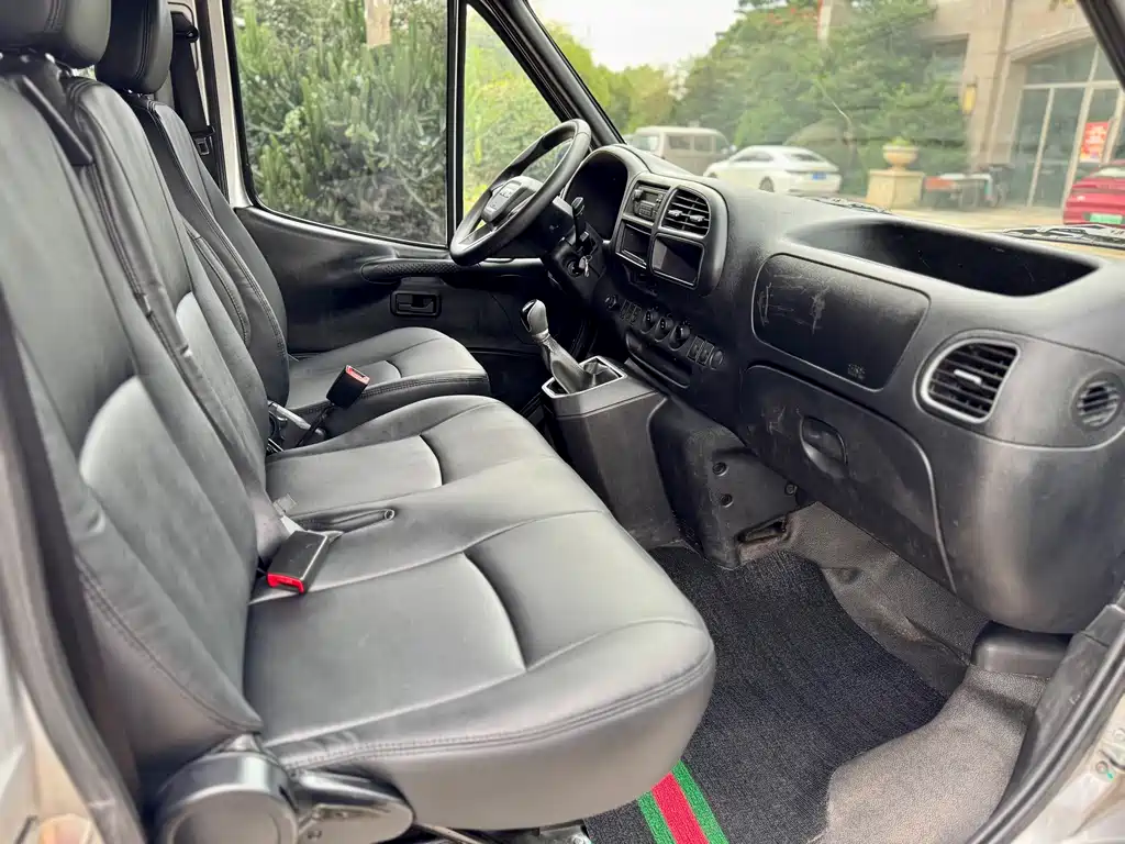 Transit Custom 2.8 T Space King Taurus SWB Mid High Roof 6-seat Diesel CN-VI JX493