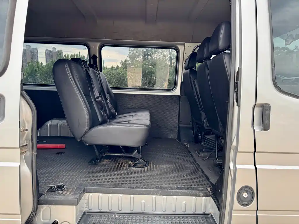 Transit Custom 2.8 T Space King Taurus SWB Mid High Roof 6-seat Diesel CN-VI JX493