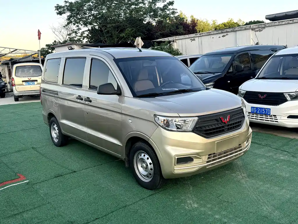 Wuling Hongguang V 1.5 L Power Enjoyment LAR