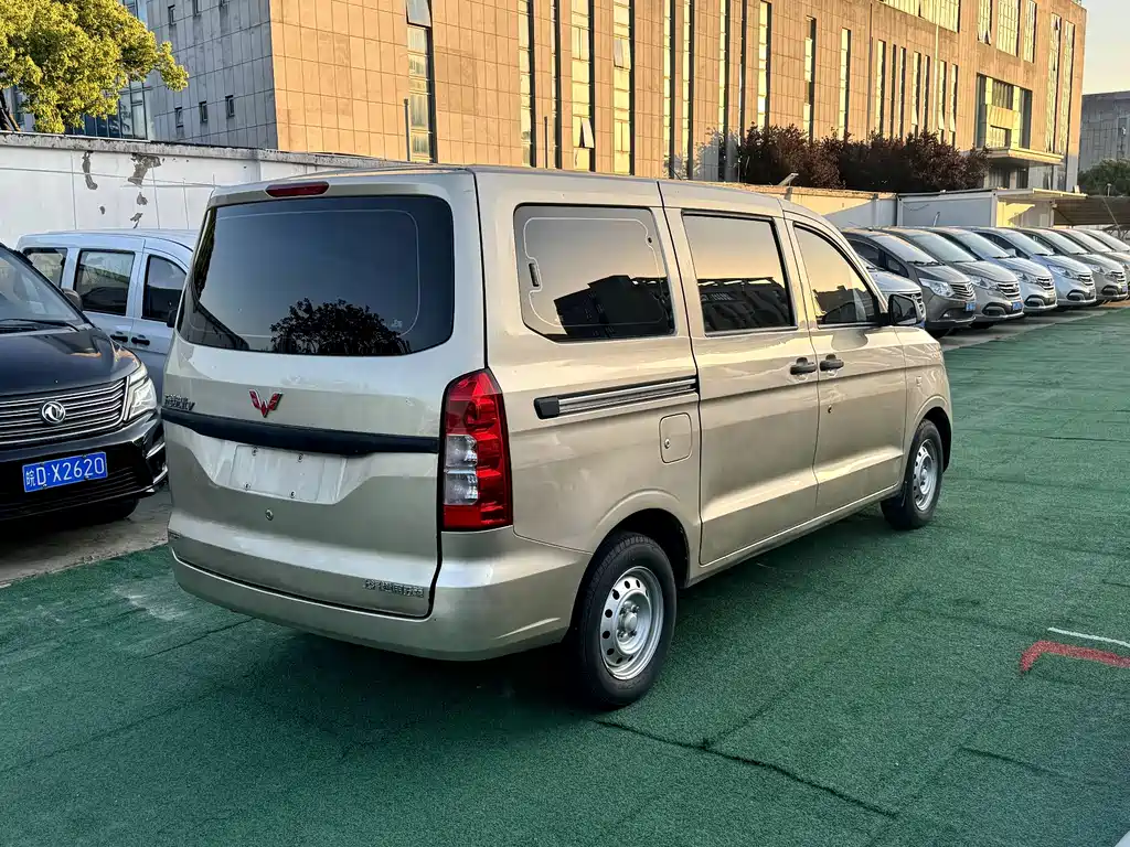 Wuling Hongguang V 1.5 L Power Enjoyment LAR
