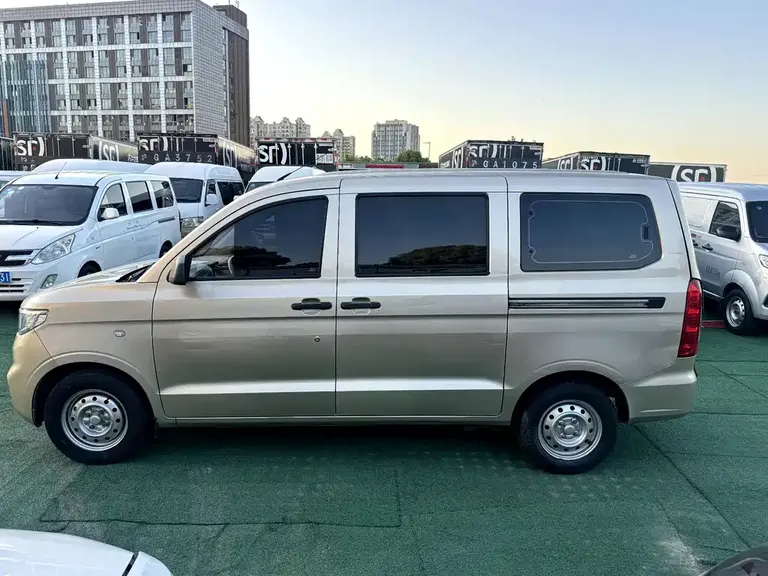 Wuling Hongguang V 1.5 L Power Enjoyment LAR