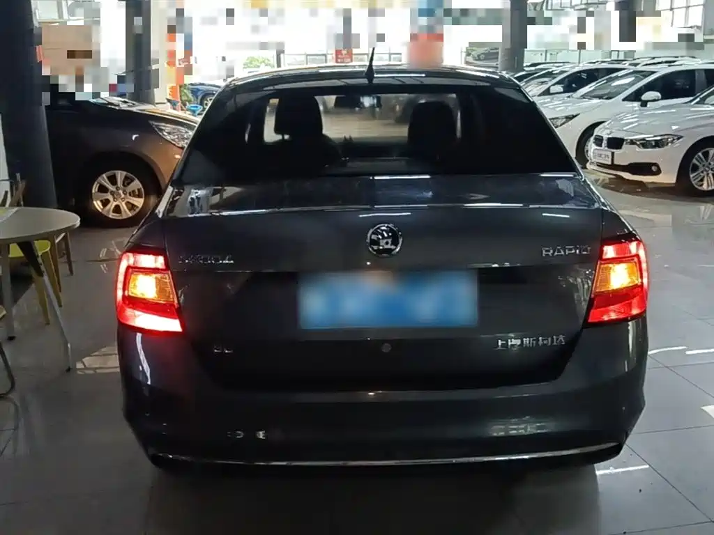 Rapid 1.6 L Auto Comfort
