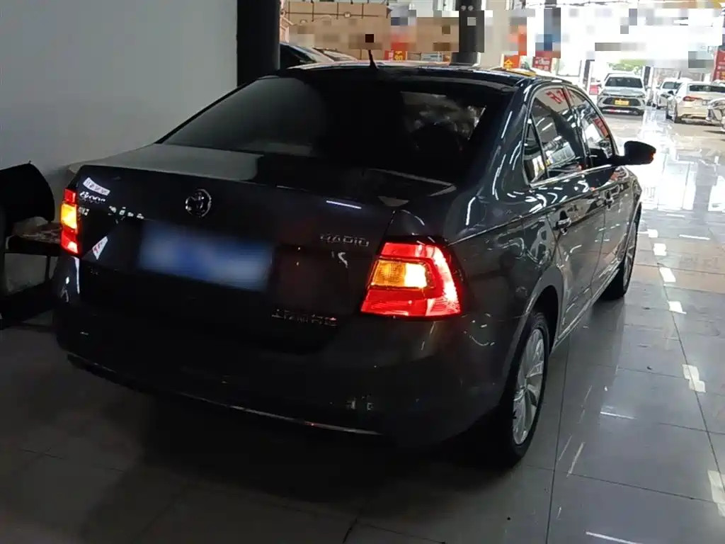 Rapid 1.6 L Auto Comfort