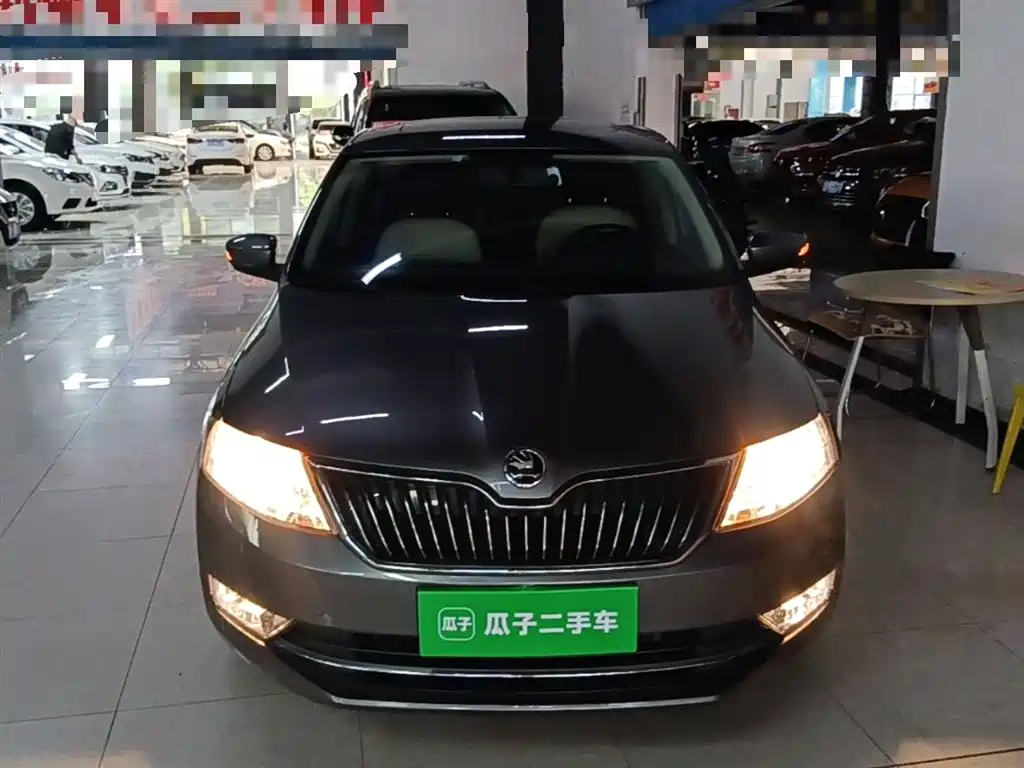 Rapid 1.6 L Auto Comfort