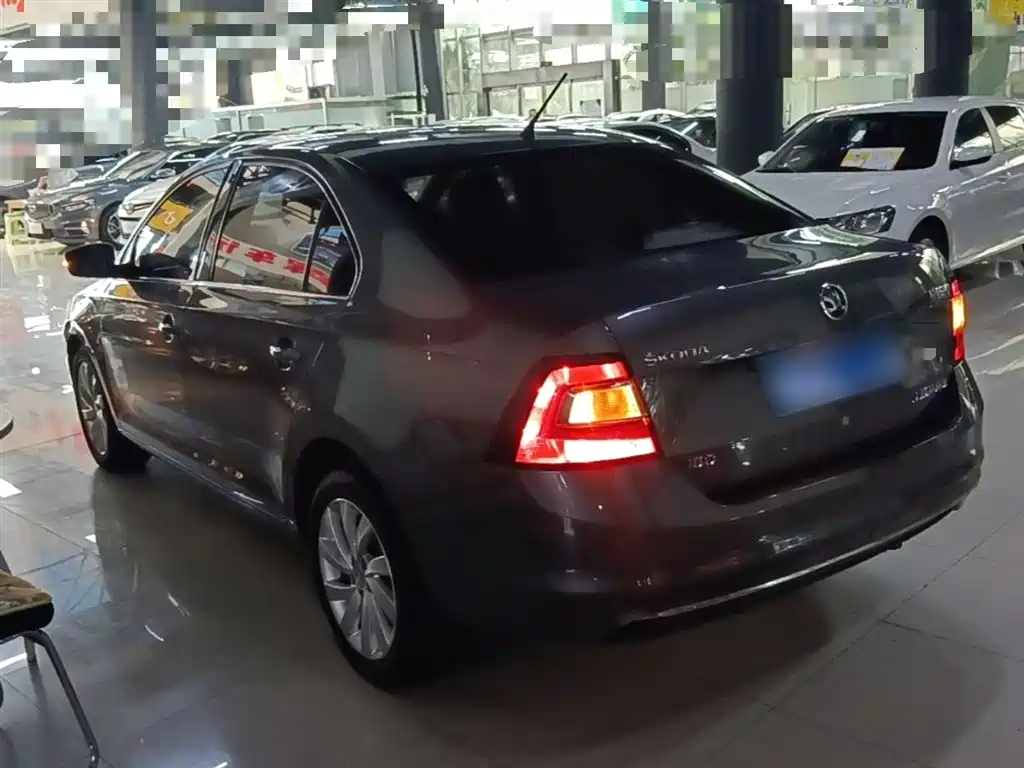 Rapid 1.6 L Auto Comfort