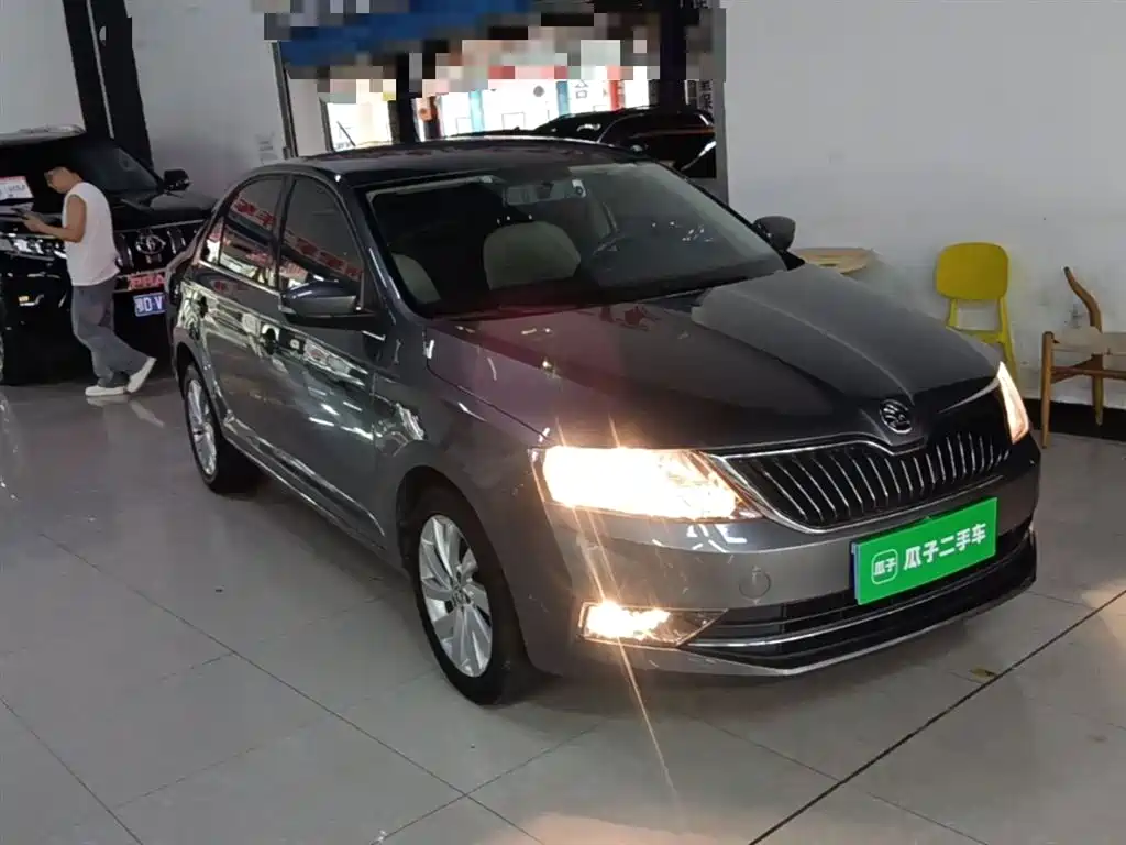 Rapid 1.6 L Auto Comfort
