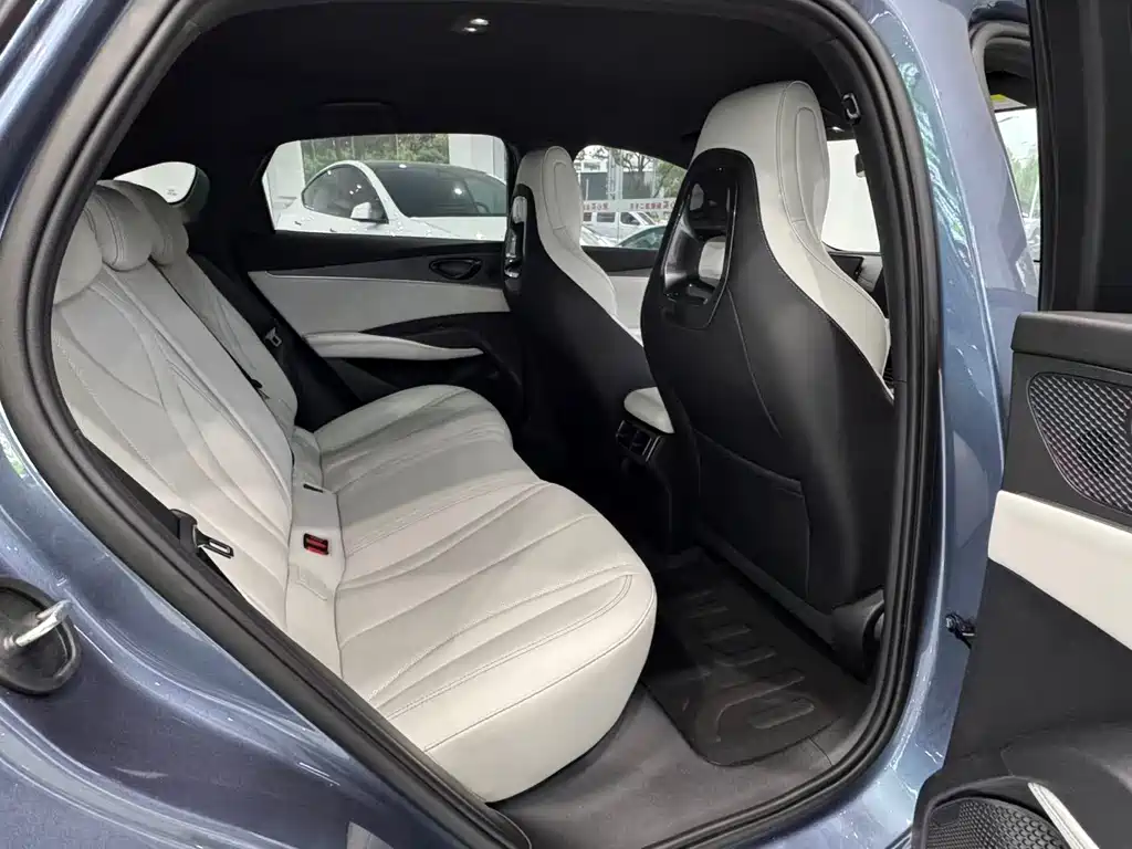 Seal 06 DM-i 80 KM Luxury