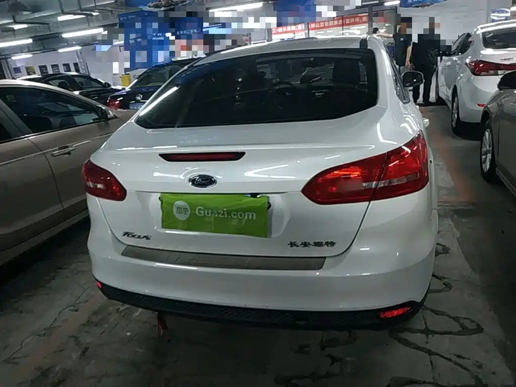 Focus Sedan 1.6 L Auto Comfort