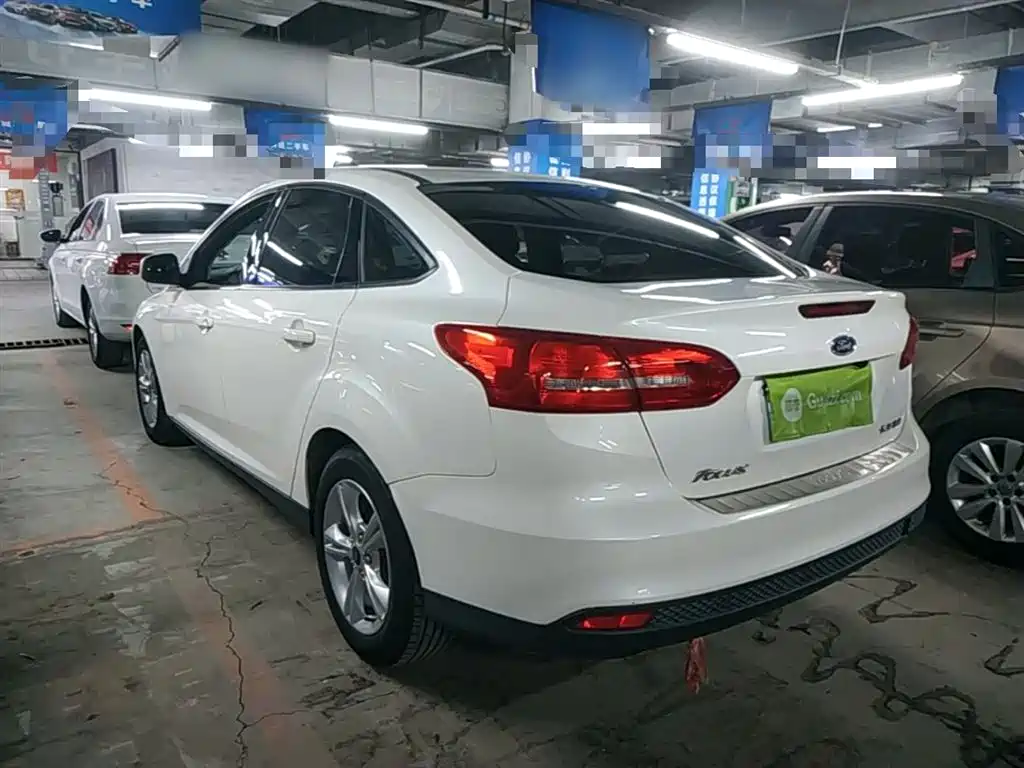 Focus Sedan 1.6 L Auto Comfort