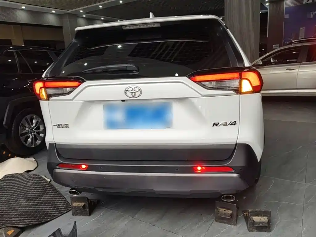 RAV4 2.0 L CVT 2 WD Style Plus