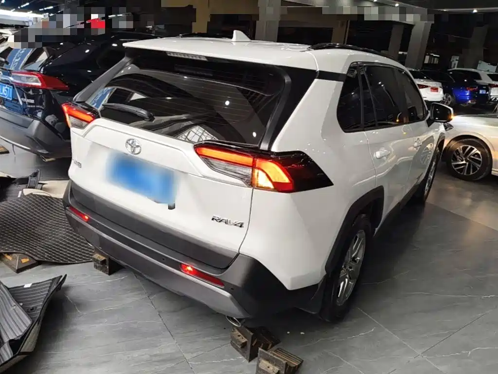 RAV4 2.0 L CVT 2 WD Style Plus