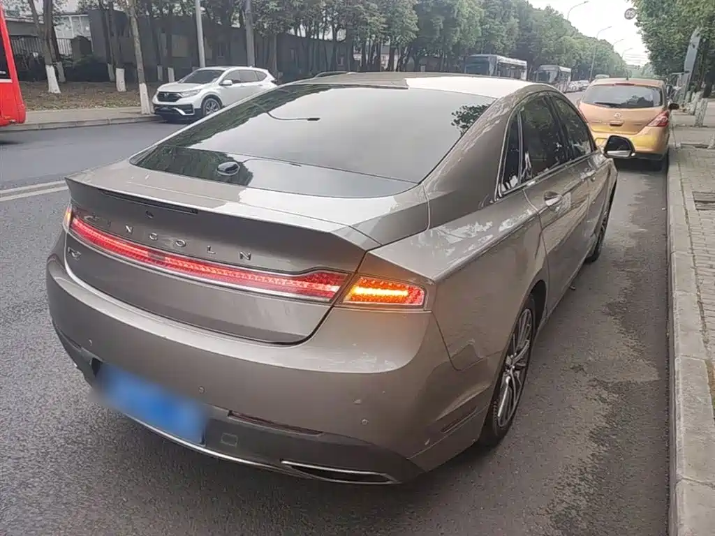 Lincoln MKZ 2.0 T Graceful