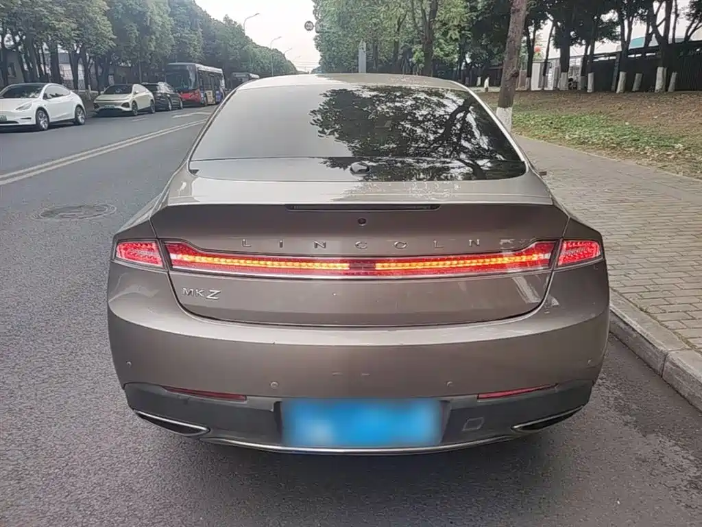 Lincoln MKZ 2.0 T Graceful