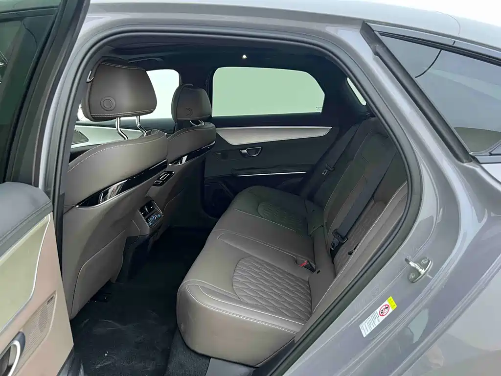 Han DM-i Smart Drive 125 KM Honored