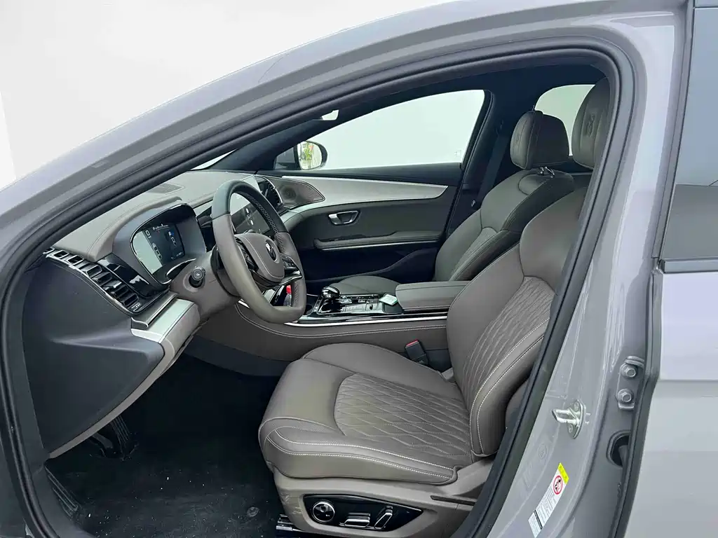 Han DM-i Smart Drive 125 KM Honored