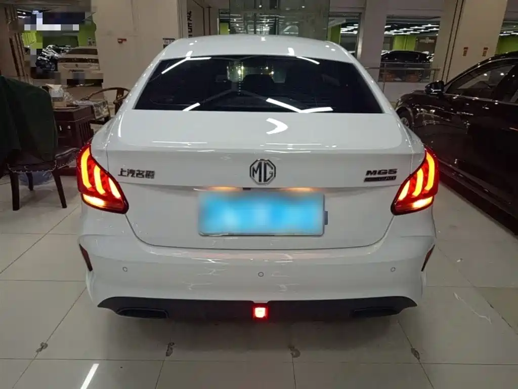 MG5 180 DVVT CVT Youth Style