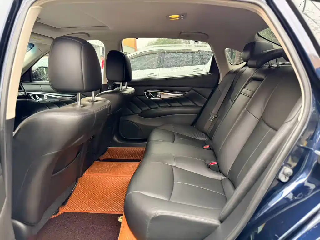 Infiniti Q70 Q70 L 2.0 T Elite