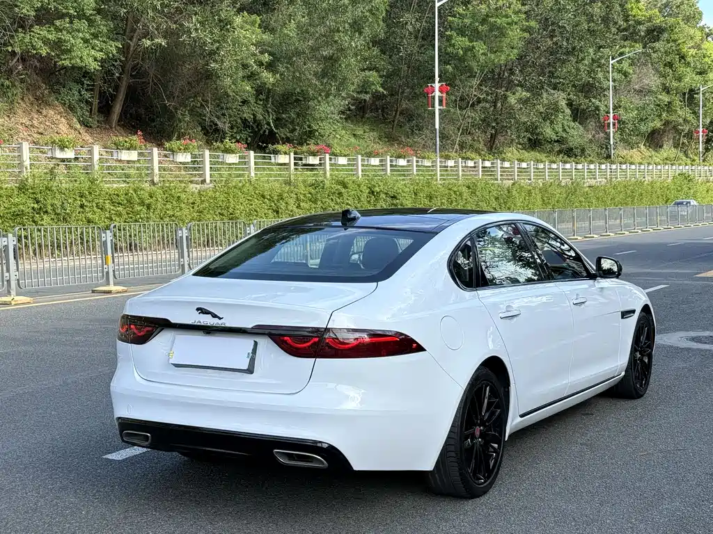 Jaguar XFL XFL 2.0 T P250 4 WD Premium
