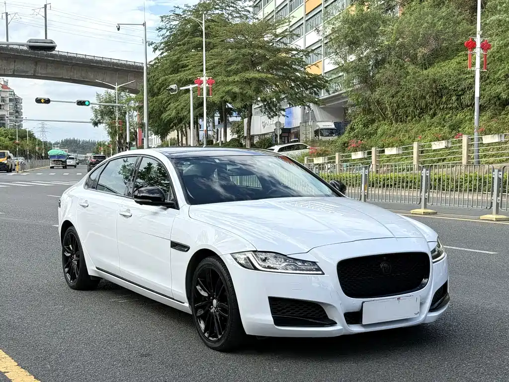 Jaguar XFL XFL 2.0 T P250 4 WD Premium