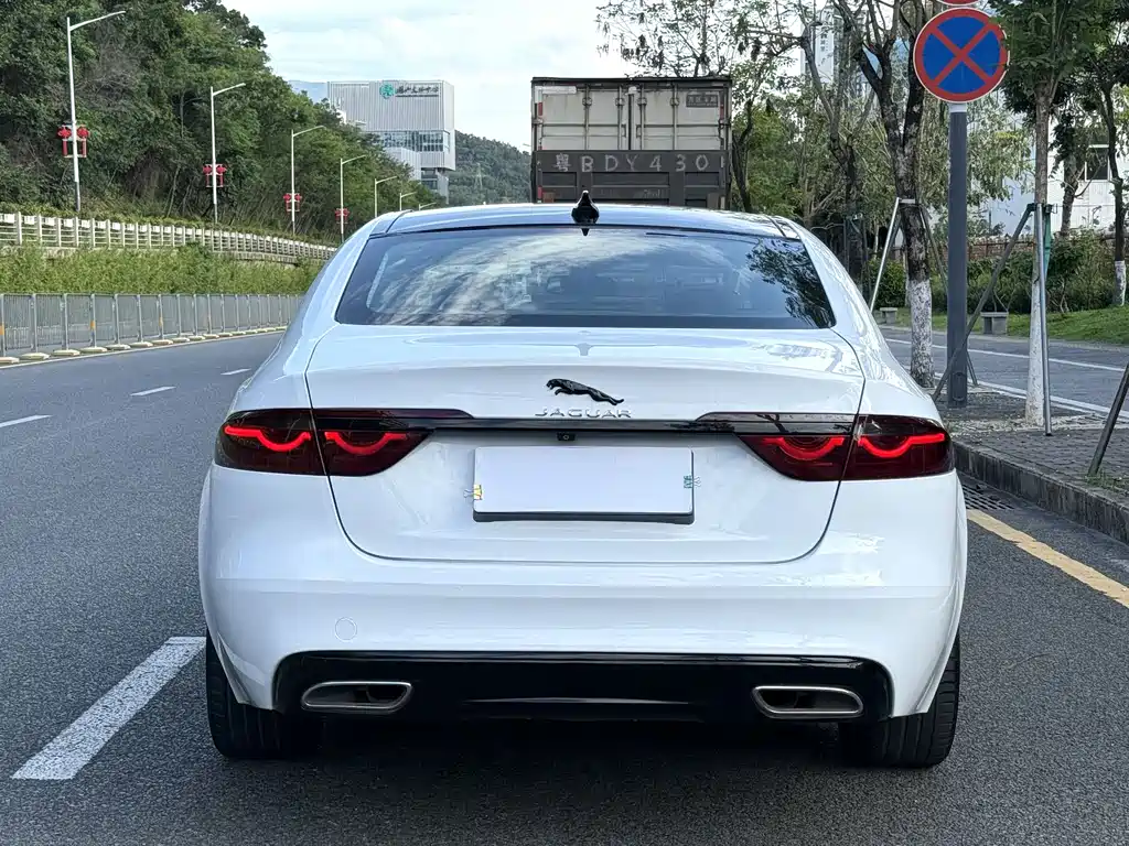 Jaguar XFL XFL 2.0 T P250 4 WD Premium