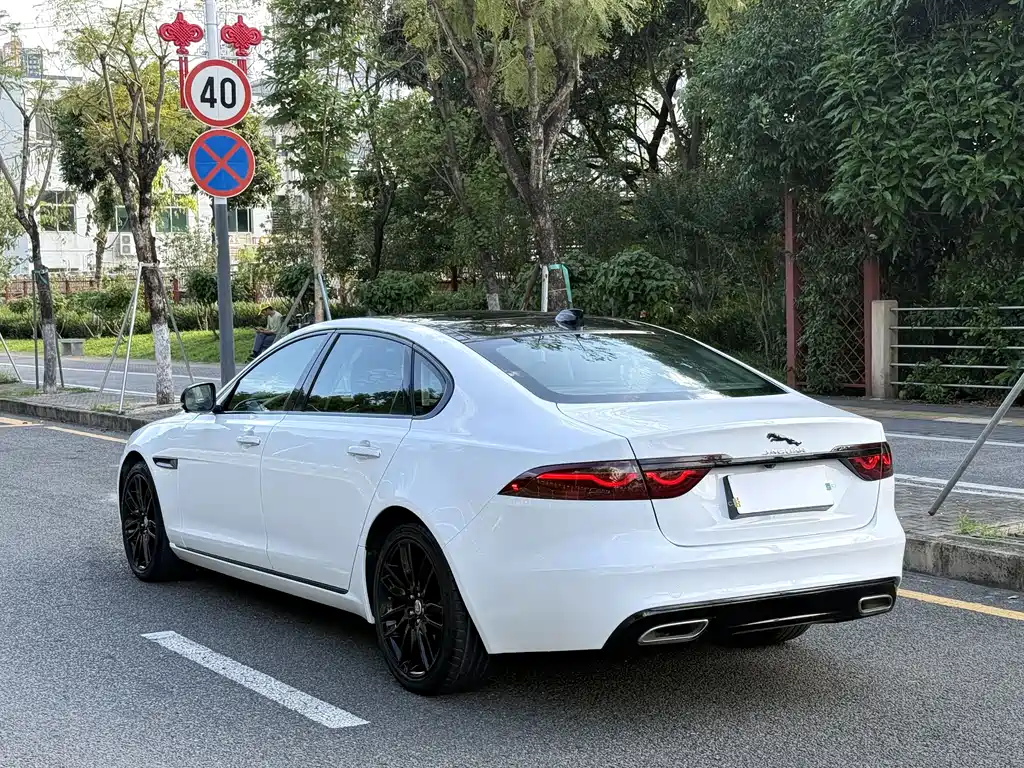 Jaguar XFL XFL 2.0 T P250 4 WD Premium