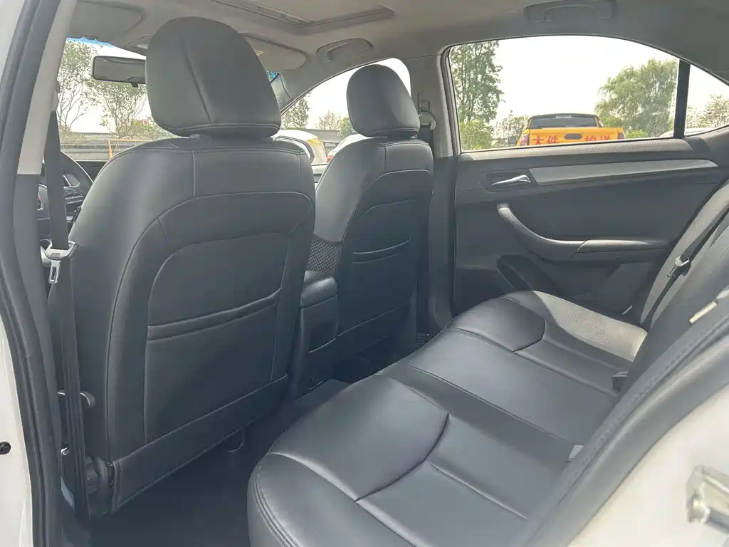 Roewe 360 PLUS 1.5 L Auto Premium