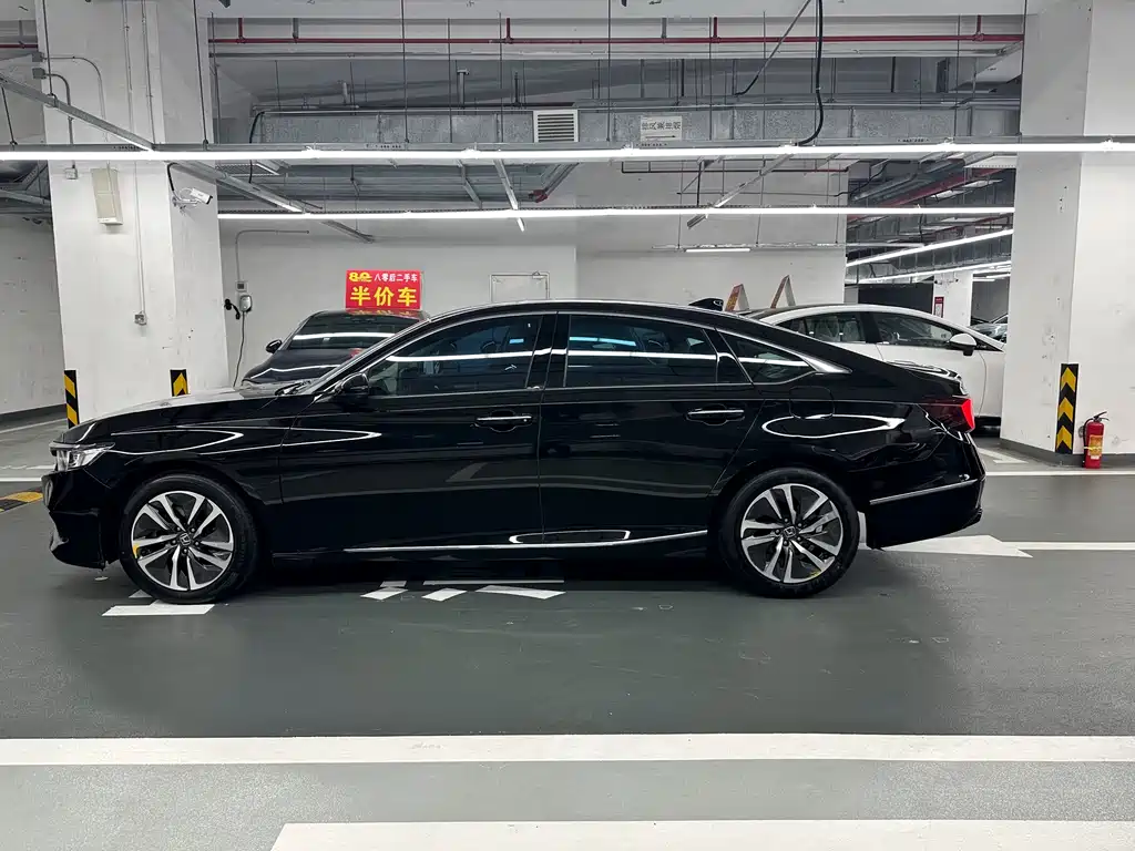 Accord Sharp· Hybrid 2.0 L Phantom Night · Sharp Smart