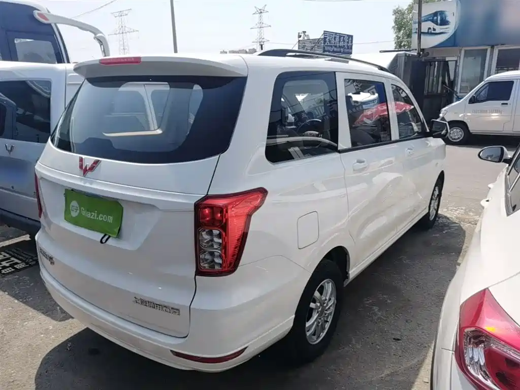 Wuling Hongguang 1.5 L S Standard LAR