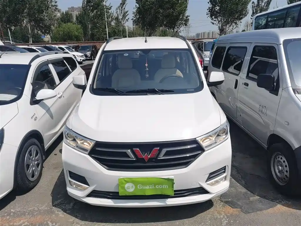 Wuling Hongguang 1.5 L S Standard LAR
