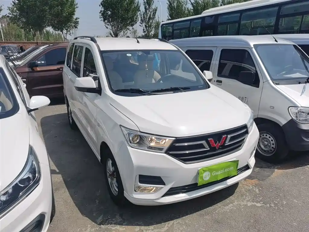 Wuling Hongguang 1.5 L S Standard LAR