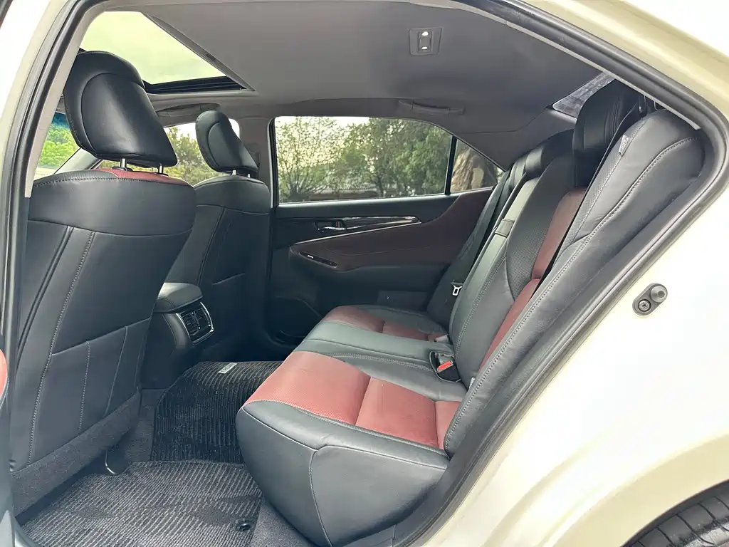 Crown 2.0 T Sport