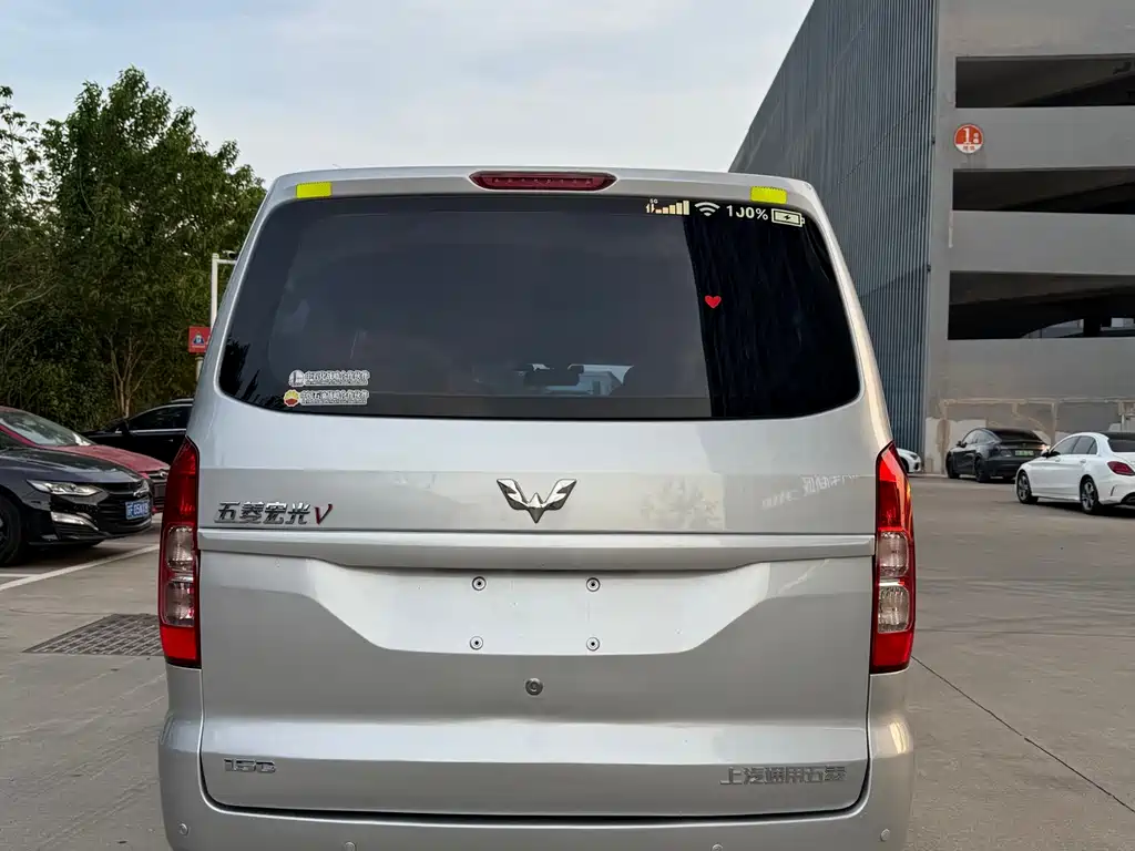 Wuling Hongguang V 1.5 L Power Enjoyment Electric Assist LAR