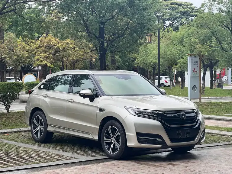 Honda UR-V 370 TURBO 4 WD Honor Shine CN-V