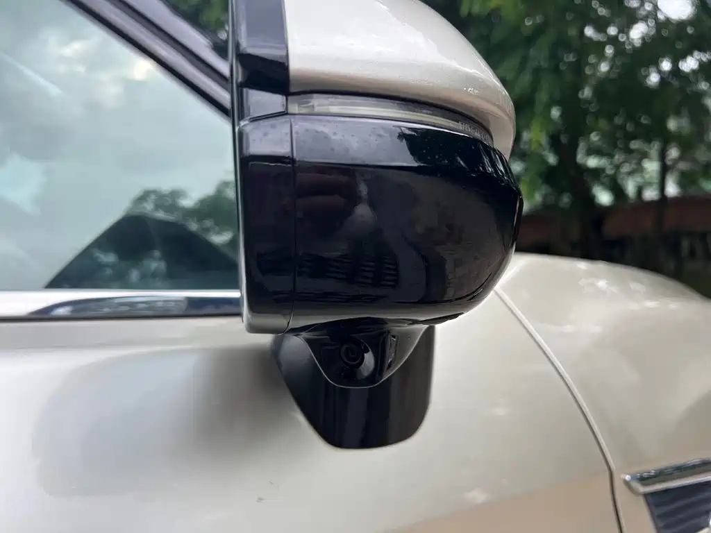 Honda UR-V 370 TURBO 4 WD Honor Shine CN-V