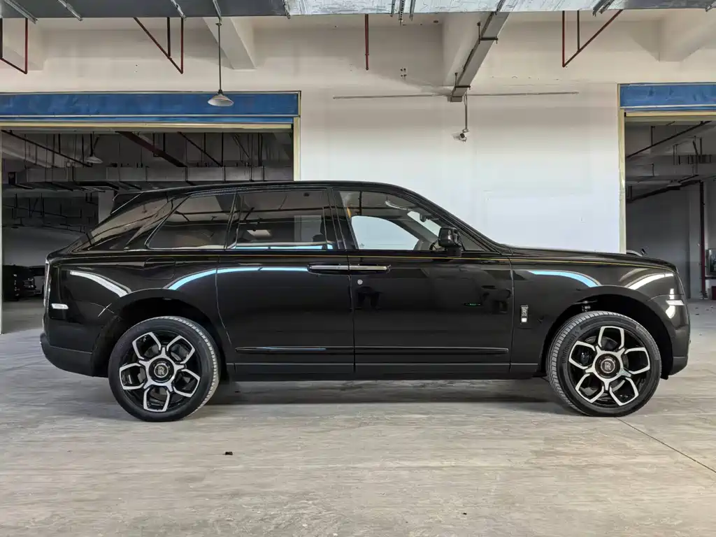 Cullinan Black Badge