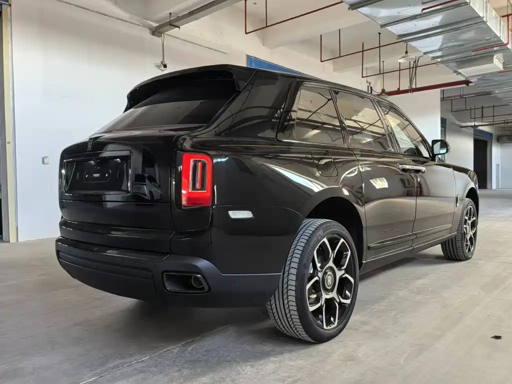 Cullinan Black Badge