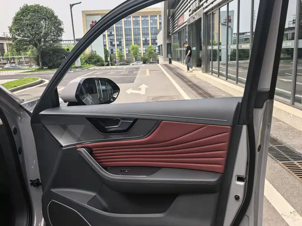 Hongqi HS5 2.0 T Flagship Enjoyment Pro