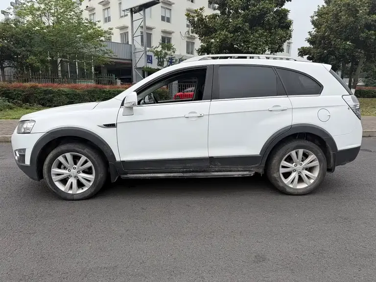 Chevrolet Captiva 2.4 L 4 WD Flagship 7-seat