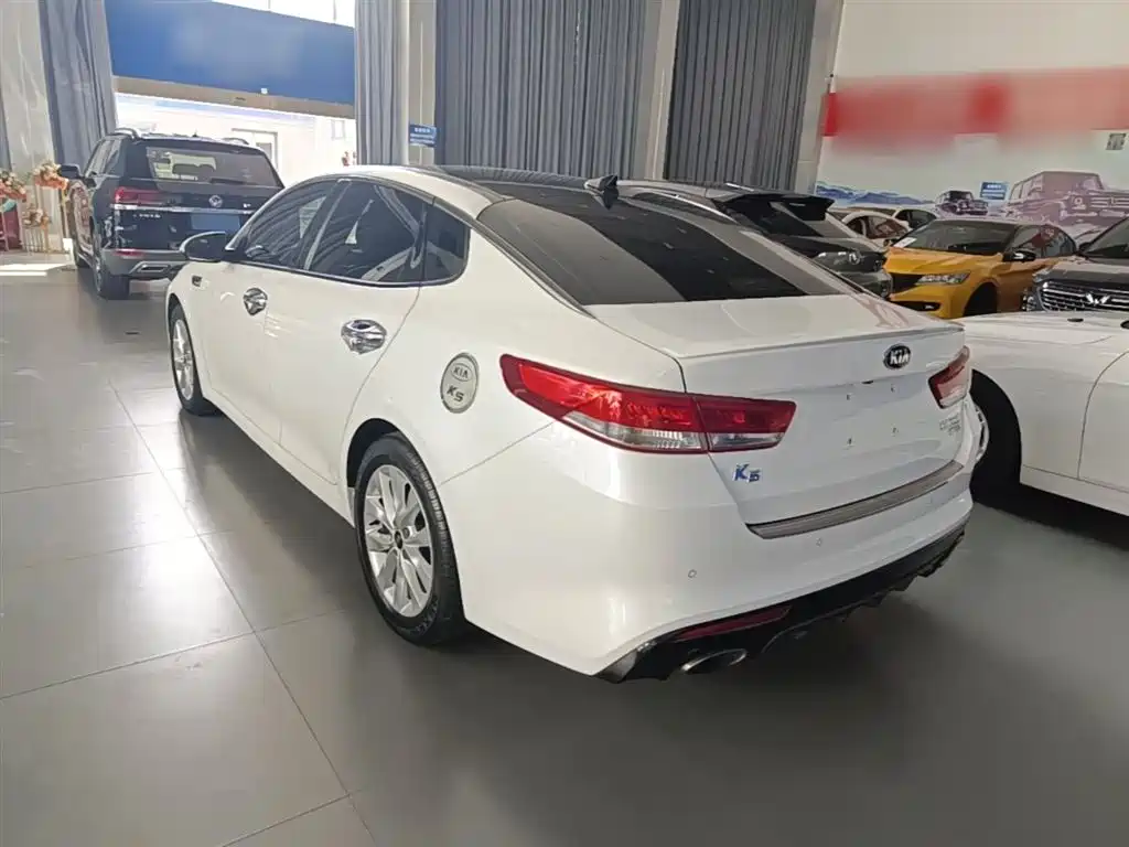 Kia K5 1.6 T Auto LUX