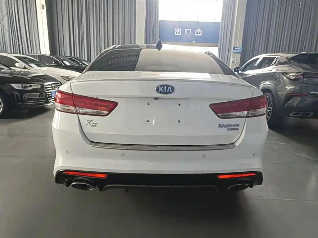 Kia K5 1.6 T Auto LUX