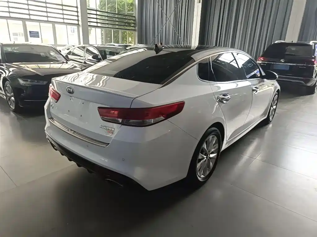 Kia K5 1.6 T Auto LUX