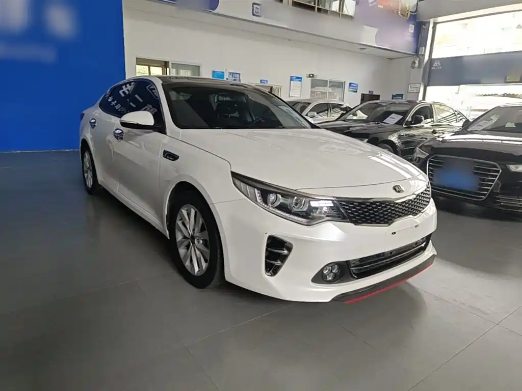 Kia K5 1.6 T Auto LUX