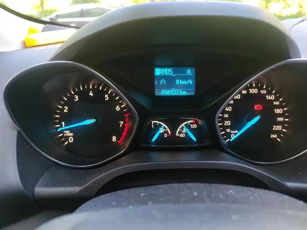 Kuga EcoBoost 180 2 WD Platinum Wing