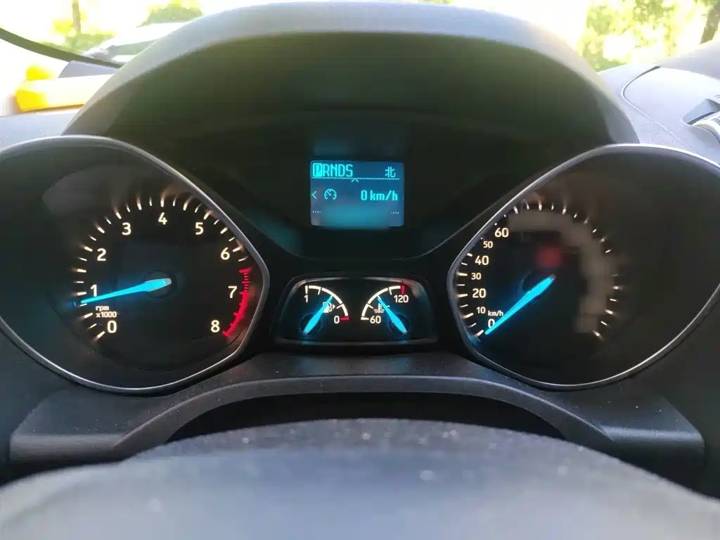 Kuga EcoBoost 180 2 WD Platinum Wing